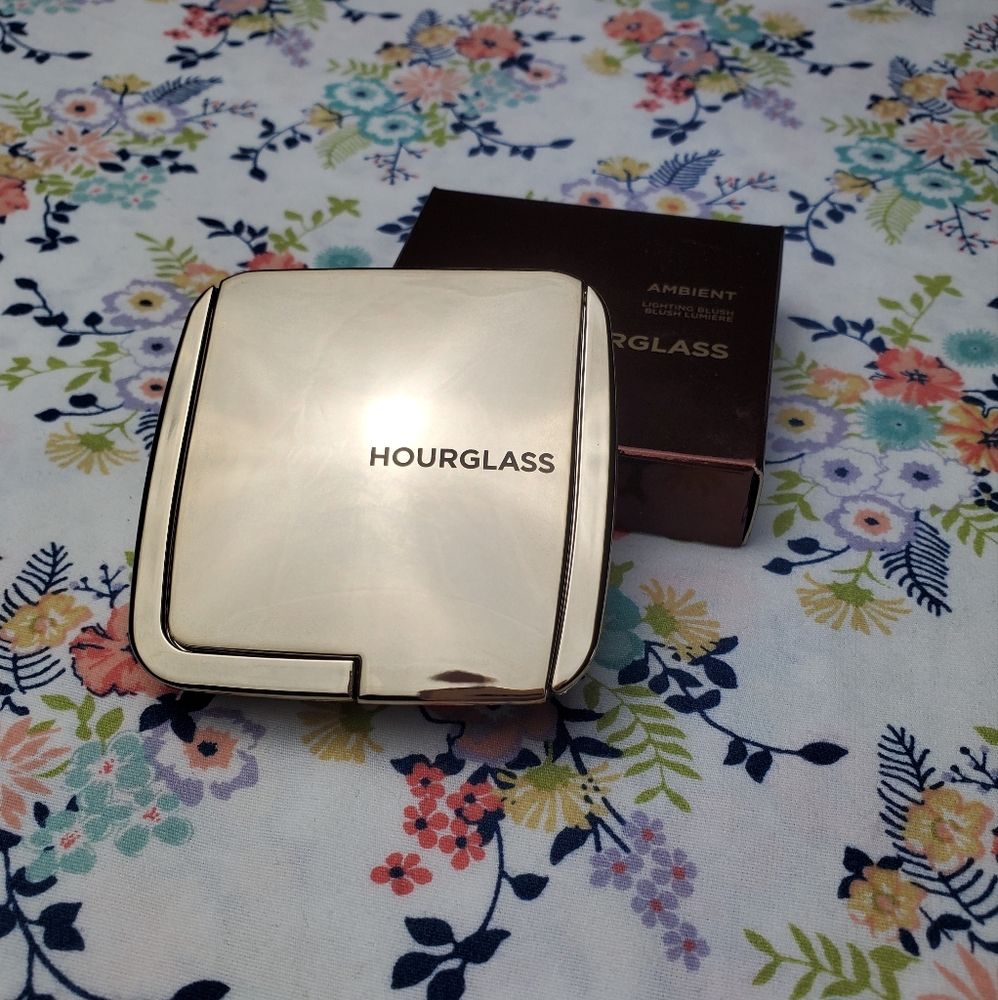 Hourglass Ambient Lighting Blush